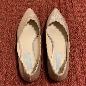 Betsy Johnson Gold Scalloped Flats